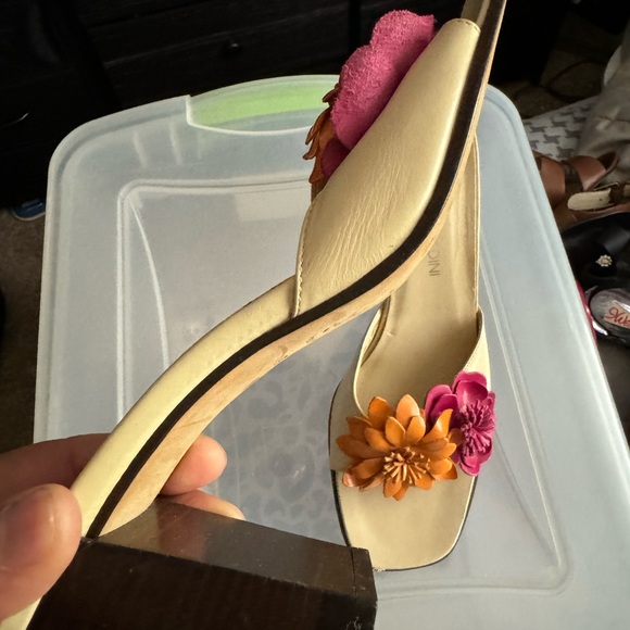 Beautiful mule sandal - Picture 3 of 3